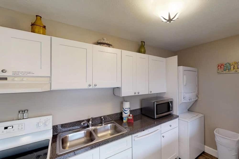 Photo of Kitchen in Surfcrest Village