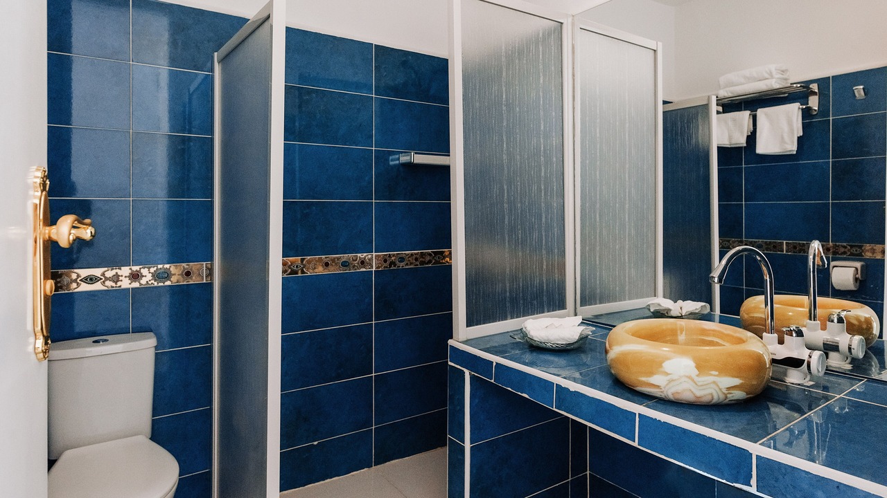 Photo of Bathroom in Pyramids Gardens