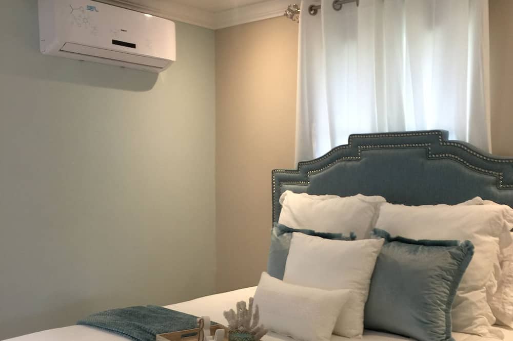 Photo of Bedroom in Bahama Palm Shores