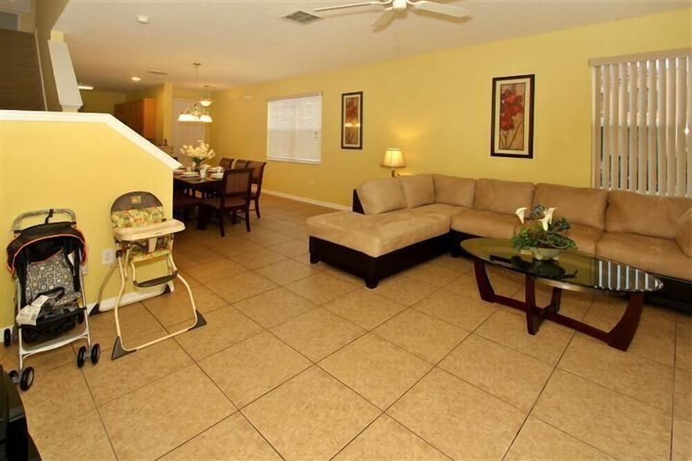 Photo of Livingroom in Crestwynd Bay