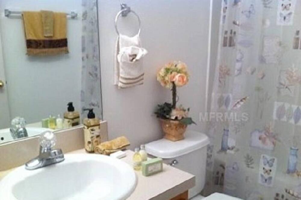 Photo of Bathroom in Crestwynd Bay