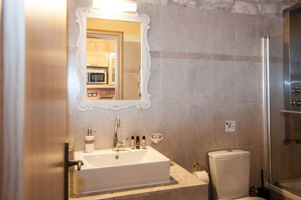 Photo of Bathroom in Psarou