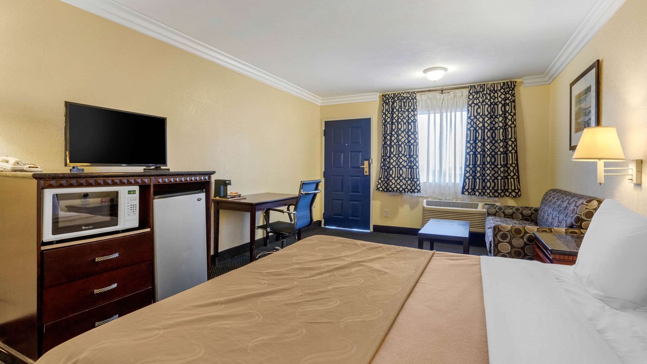 Photo of Bedroom in Lomita