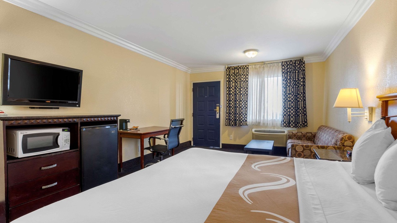 Photo of Bedroom in Lomita
