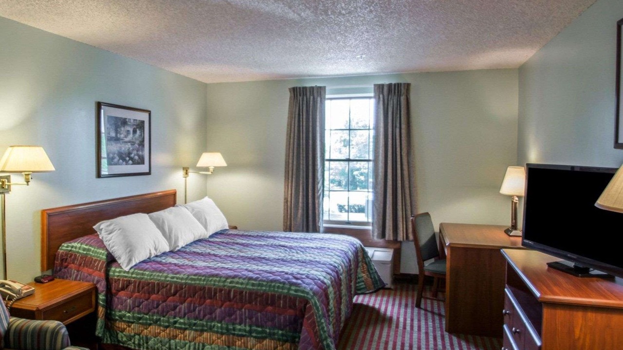 Photo of Bedroom in Lakeville