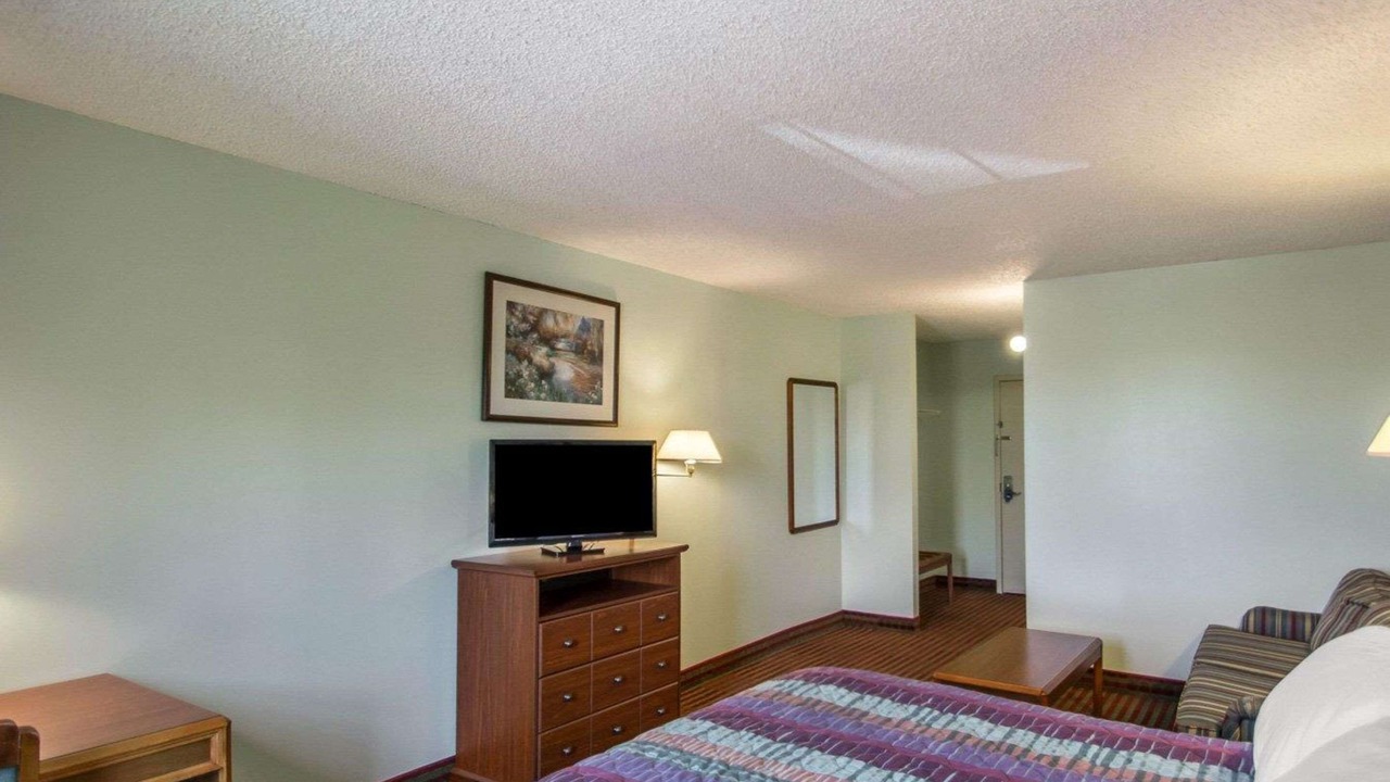 Photo of Bedroom in Lakeville