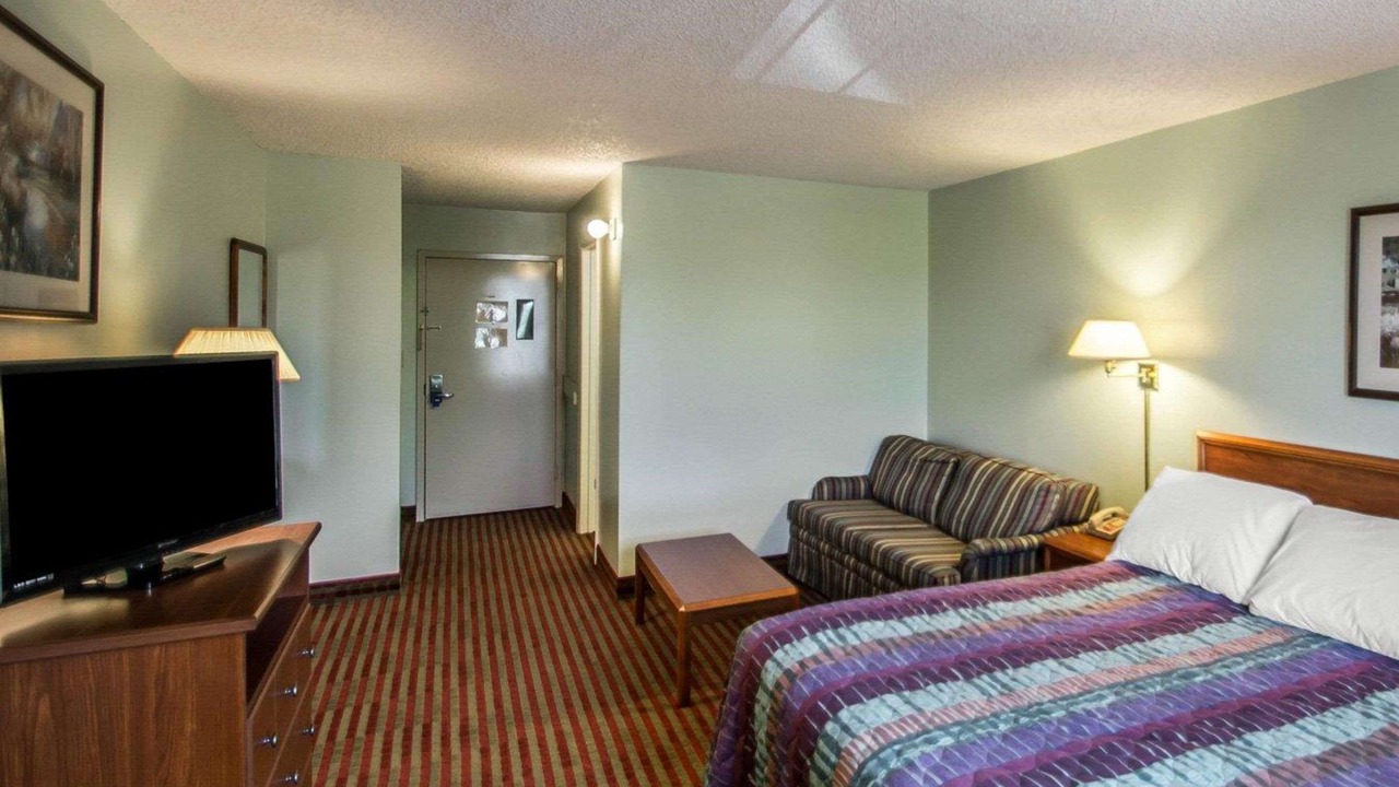 Photo of Bedroom in Lakeville