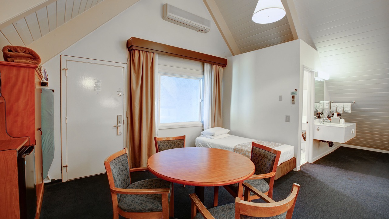 Photo of Bedroom in Newport Shores
