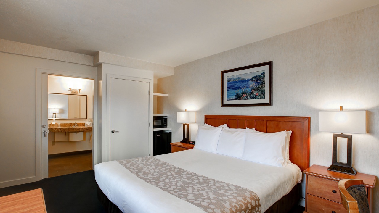 Photo of Bedroom in Newport Shores