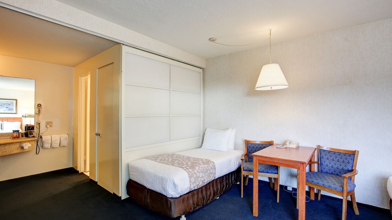 Photo of Bedroom in Newport Shores