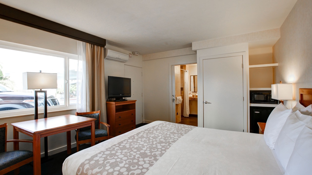 Photo of Bedroom in Newport Shores
