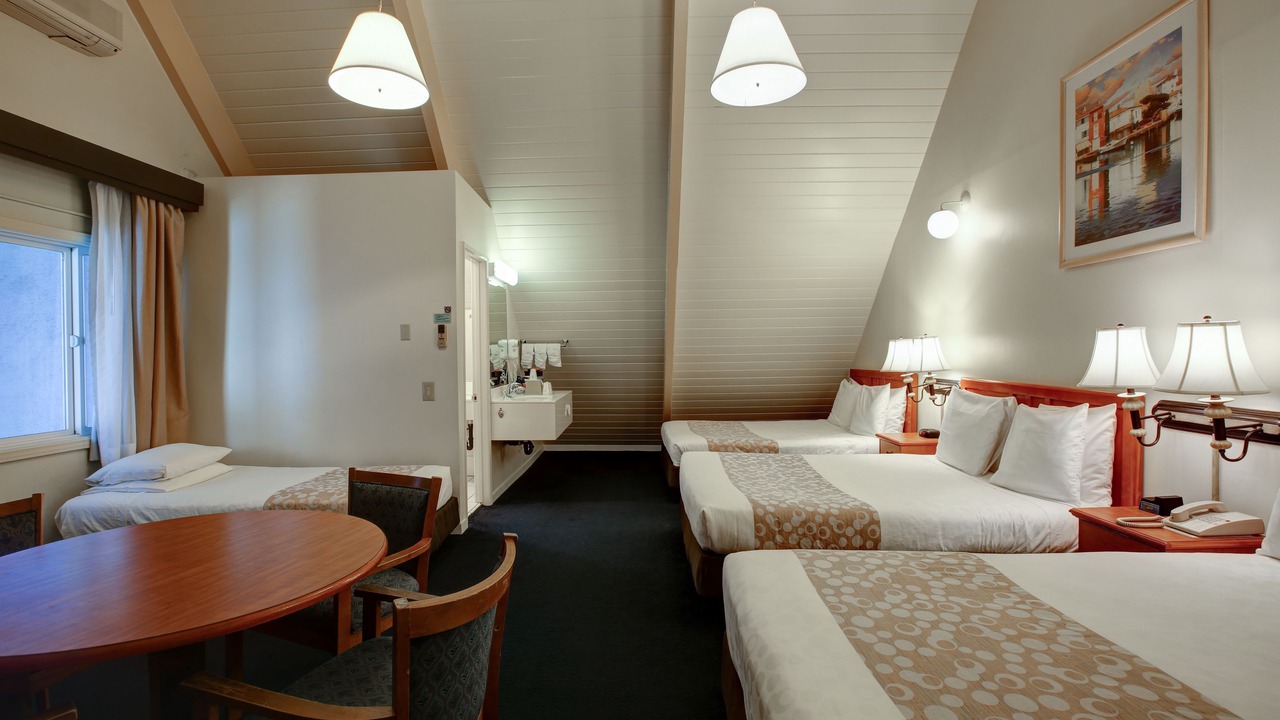 Photo of Bedroom in Newport Shores