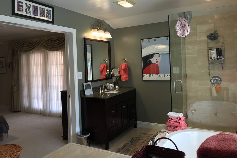 Photo of Bathroom in Valley Village