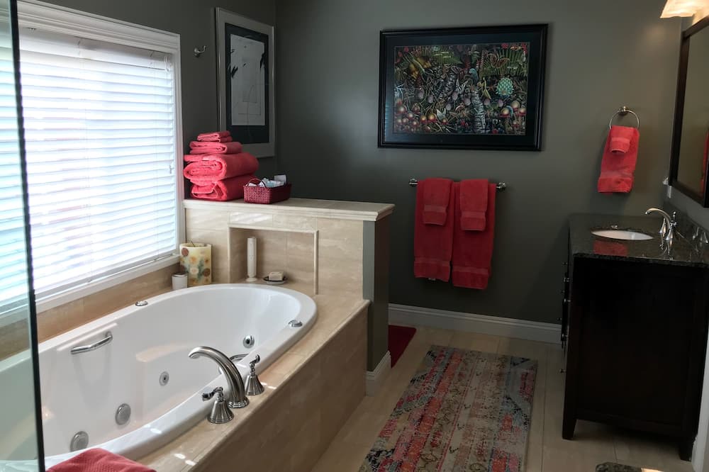 Photo of Bathroom in Valley Village