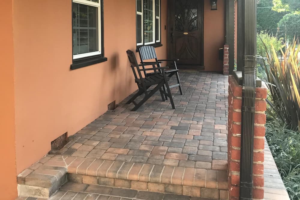 Photo of Outdoor in Valley Village
