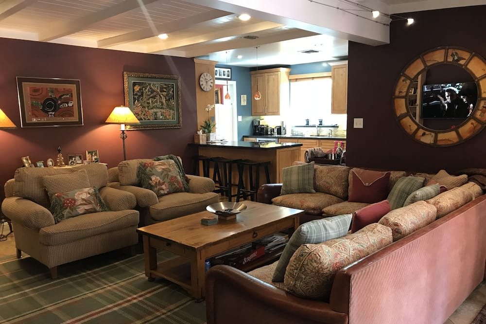 Photo of Bedroom in Valley Village