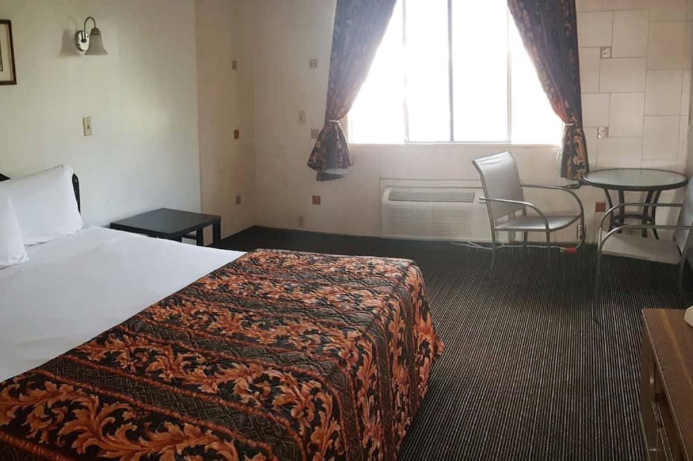 Photo of Bedroom in Downey
