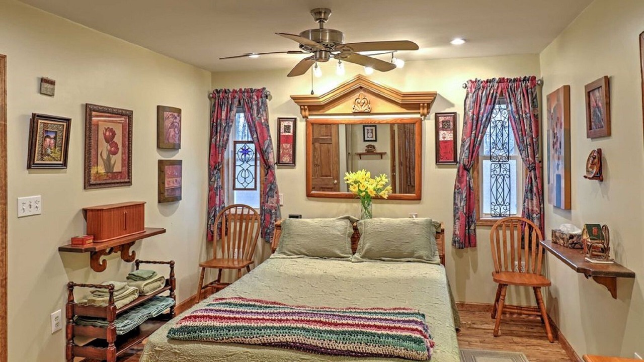Photo of Bedroom in Lake Erie Beach
