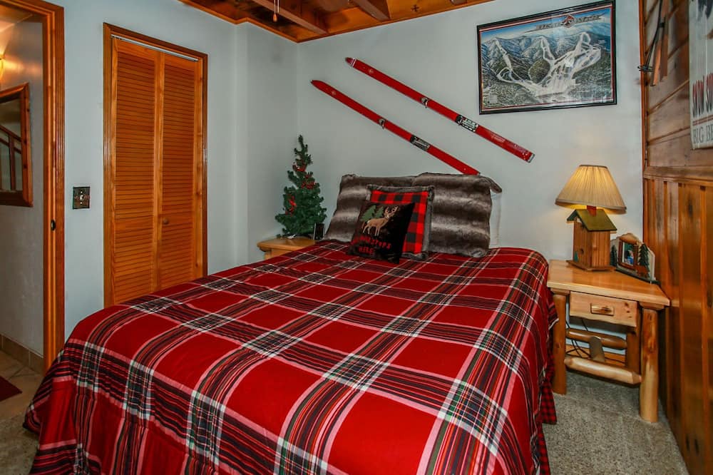 Photo of Bedroom in Moonridge