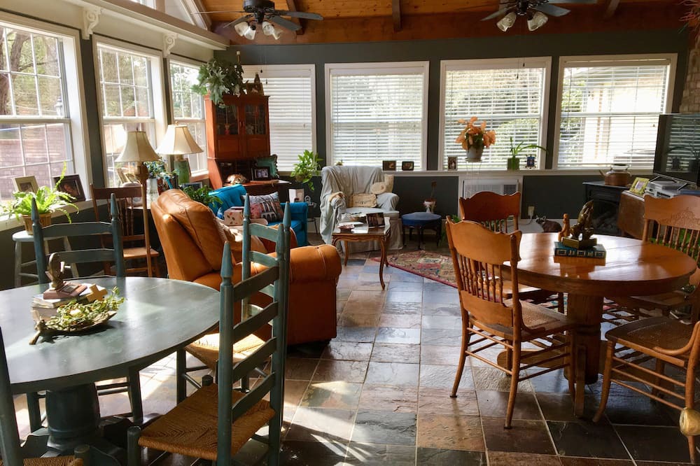 Photo of Livingroom in Holly Springs