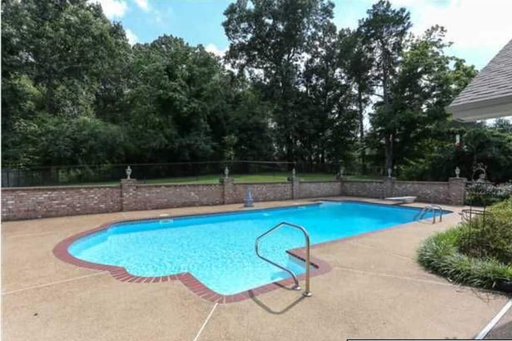 Photo of Outdoor in Holly Springs