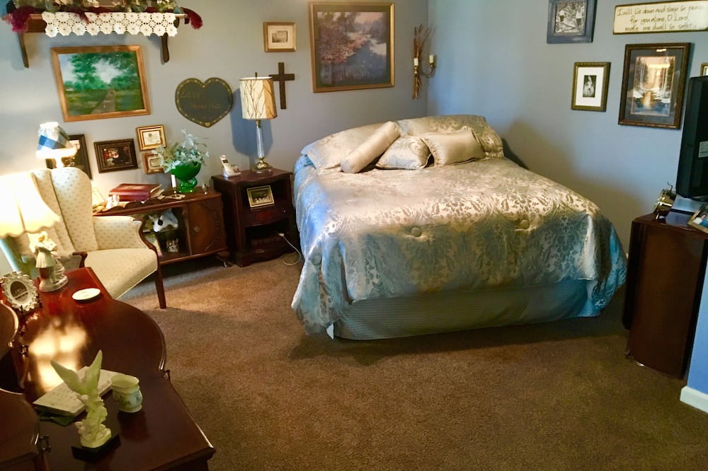 Photo of Bedroom in Holly Springs