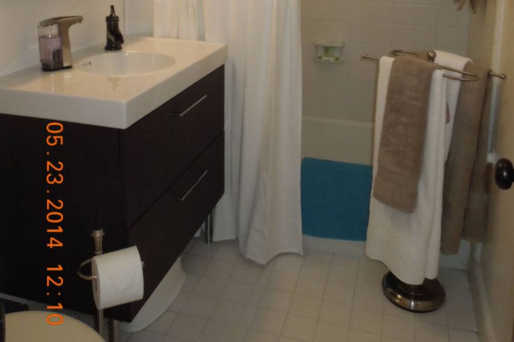 Photo of Bathroom in Beachwood Canyon
