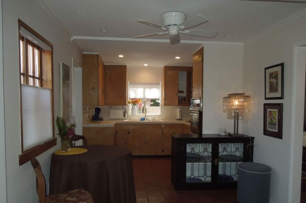 Photo of Bedroom in Beachwood Canyon