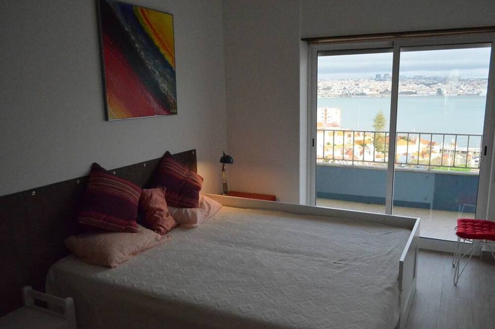 Photo of Bedroom in Cacilhas