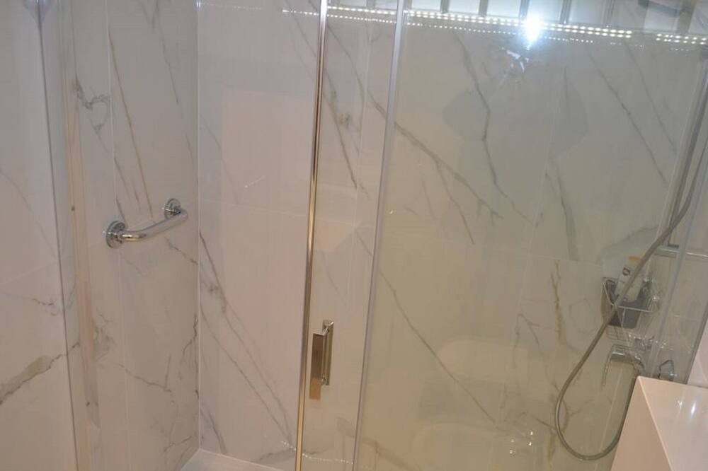 Photo of Bathroom in Cacilhas
