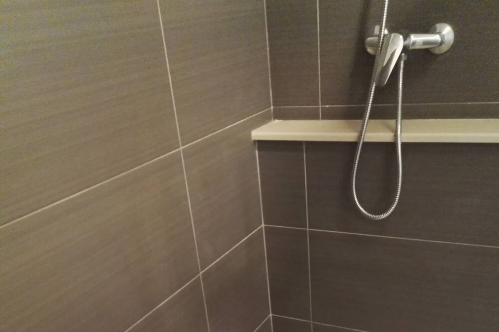 Photo of Bathroom in Cacilhas