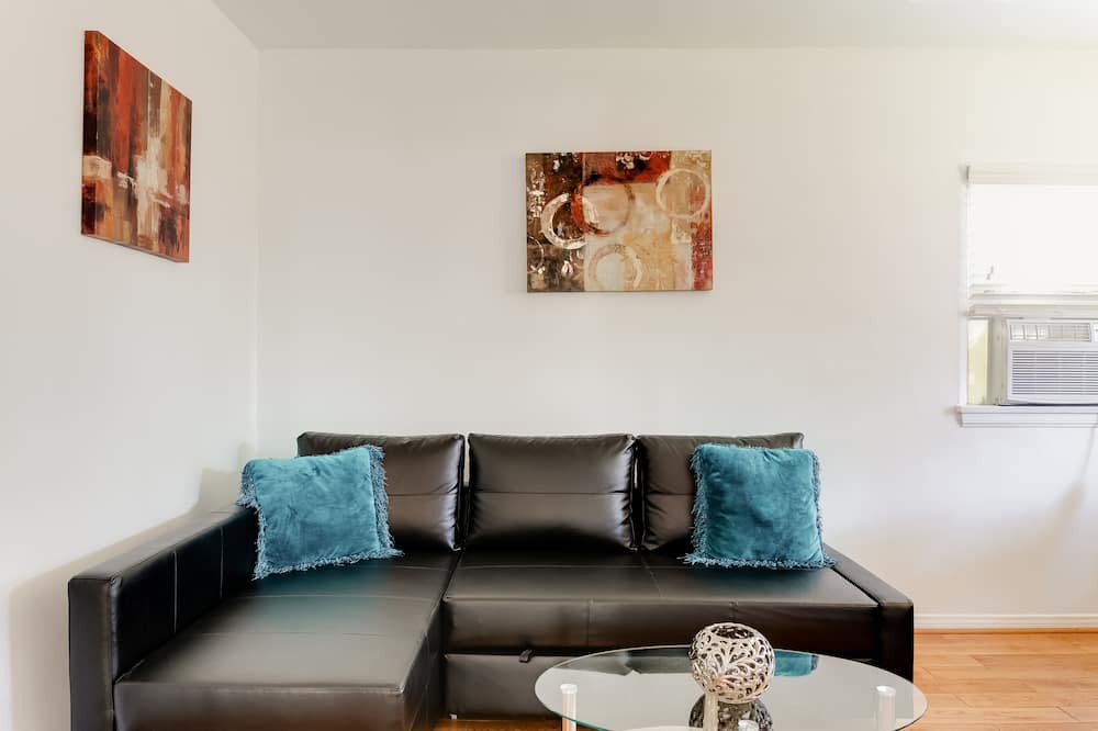 Photo of Livingroom in Valley Village