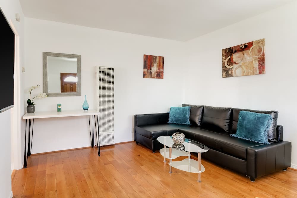 Photo of Livingroom in Valley Village