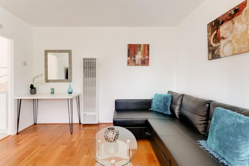 Photo of Livingroom in Valley Village