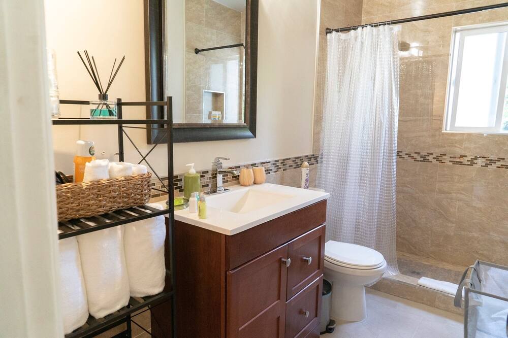 Photo of Bathroom in Huntington Park