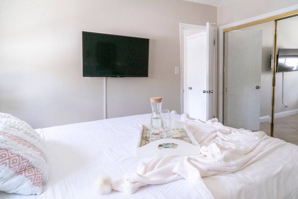 Photo of Bedroom in Huntington Park
