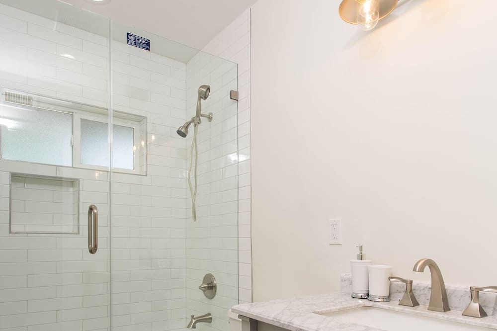 Photo of Bathroom in Warner Center