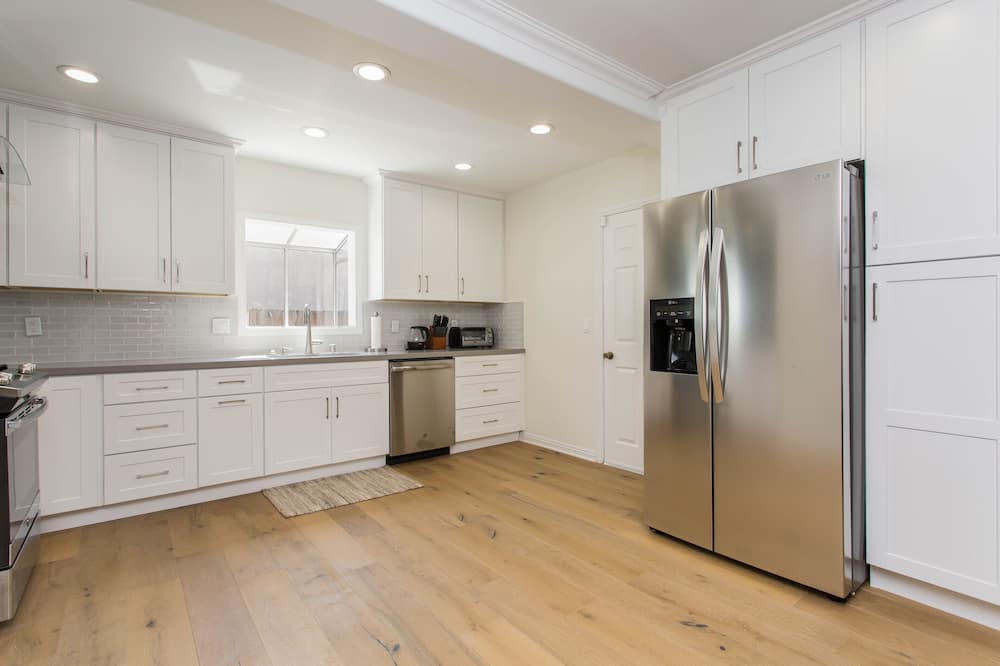 Photo of Kitchen in Warner Center