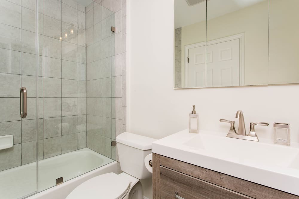 Photo of Bathroom in Warner Center