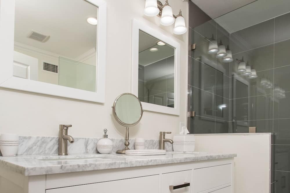Photo of Bathroom in Warner Center