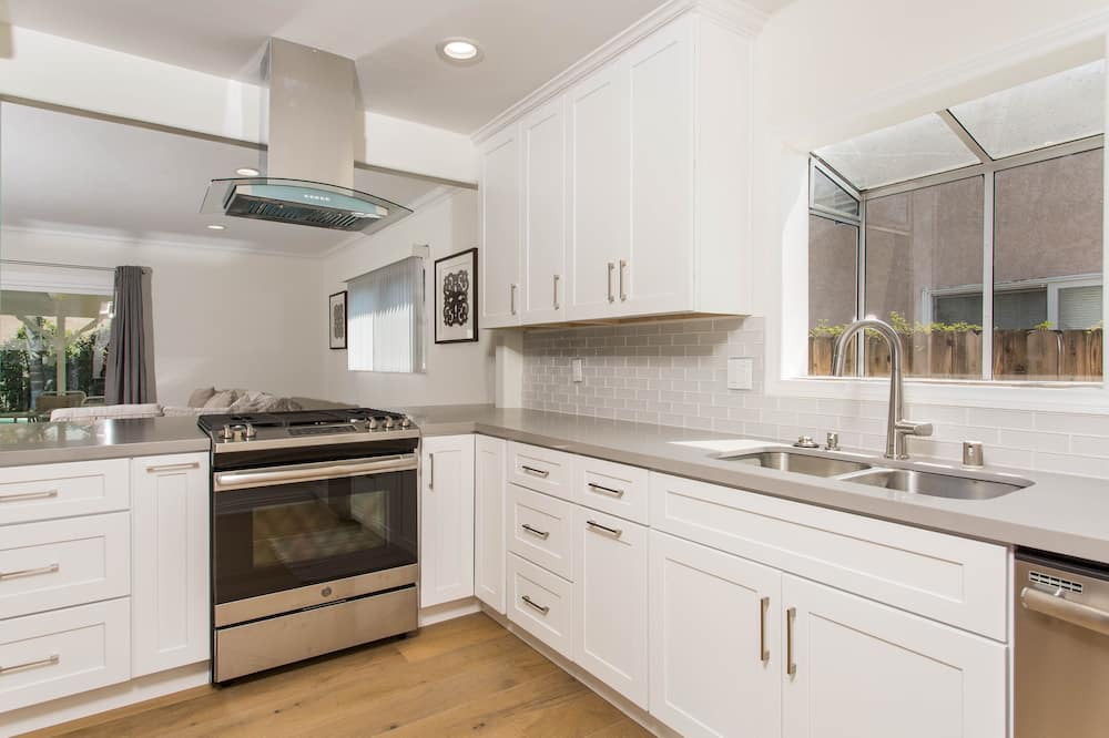 Photo of Kitchen in Warner Center