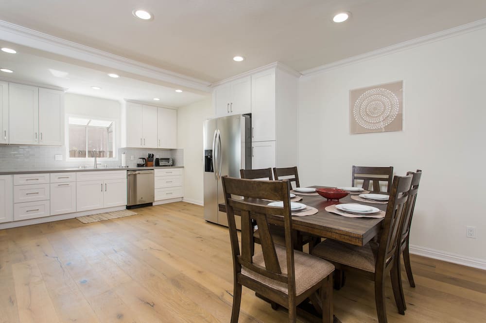 Photo of Kitchen in Warner Center