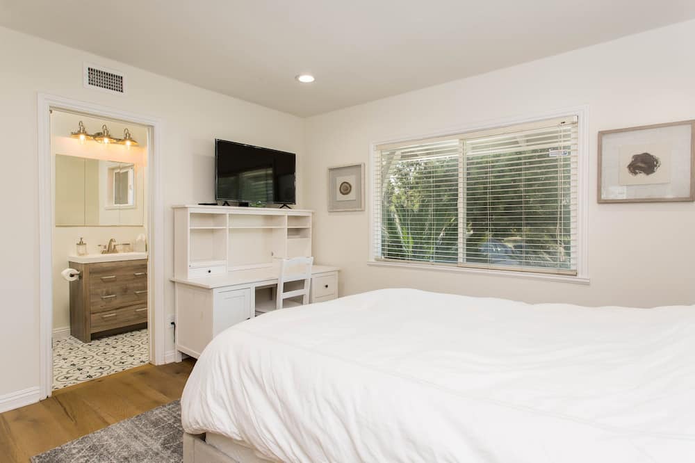 Photo of Bedroom in Warner Center
