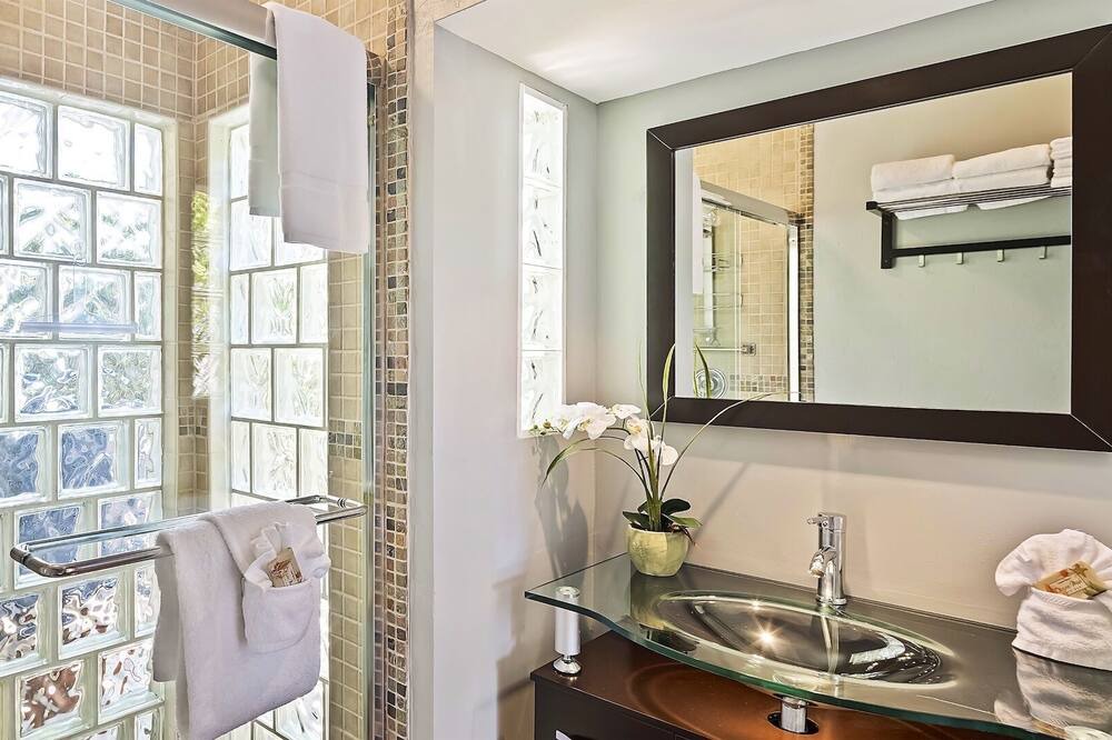Photo of Bathroom in Midtown
