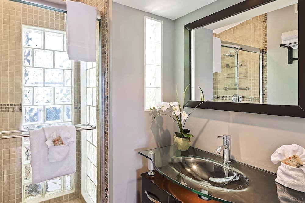 Photo of Bathroom in Midtown