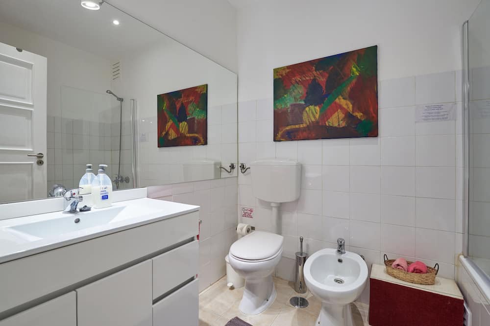 Photo of Bathroom in Avenida de Roma