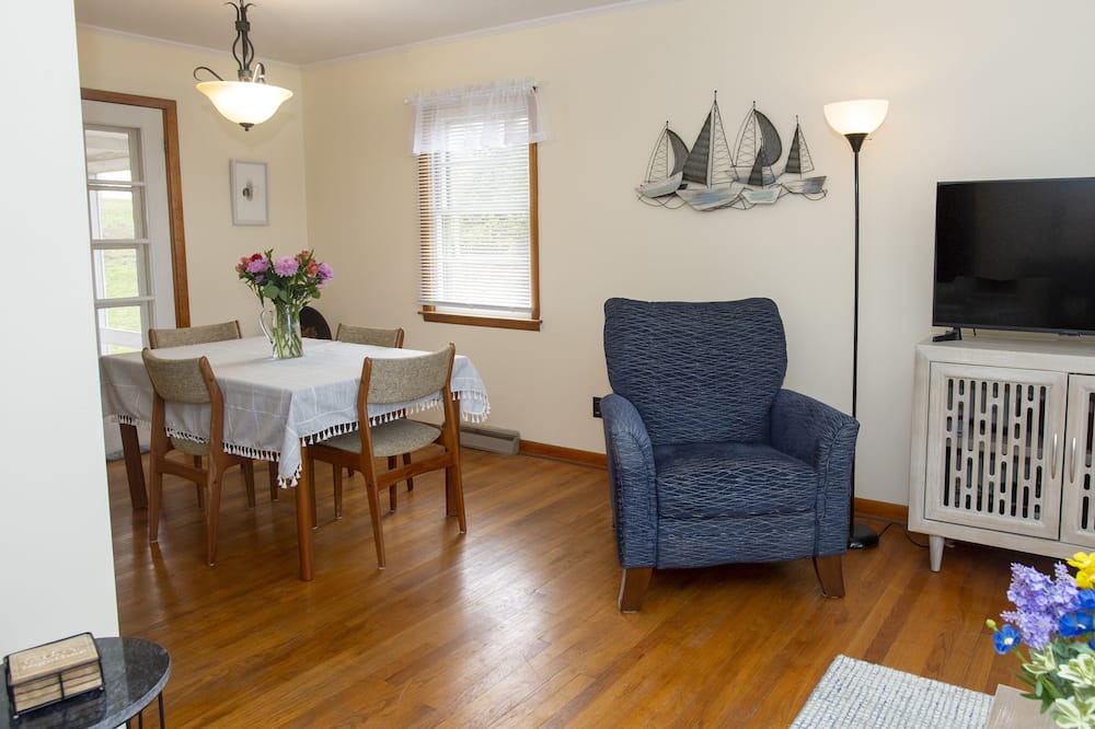 Photo of Livingroom in Town of Ledyard