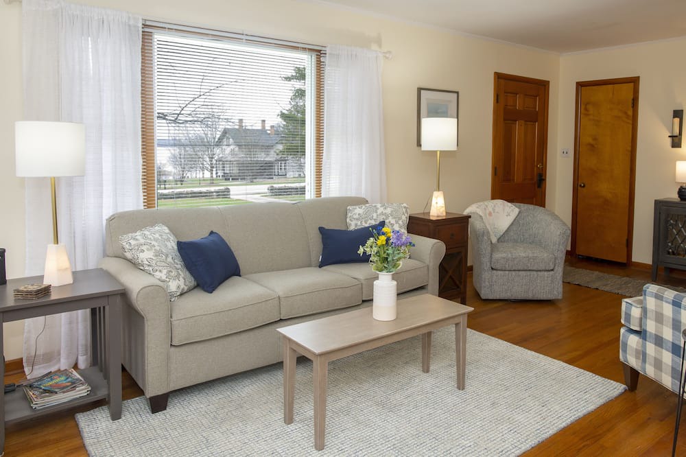 Photo of Livingroom in Town of Ledyard