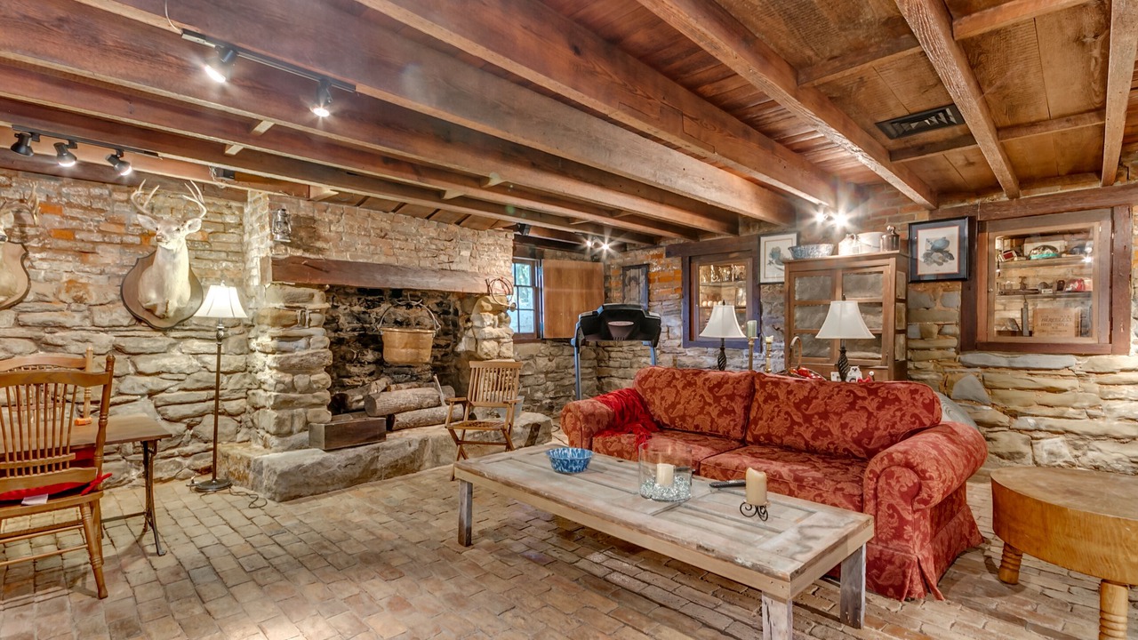 Photo of Livingroom in Druid City