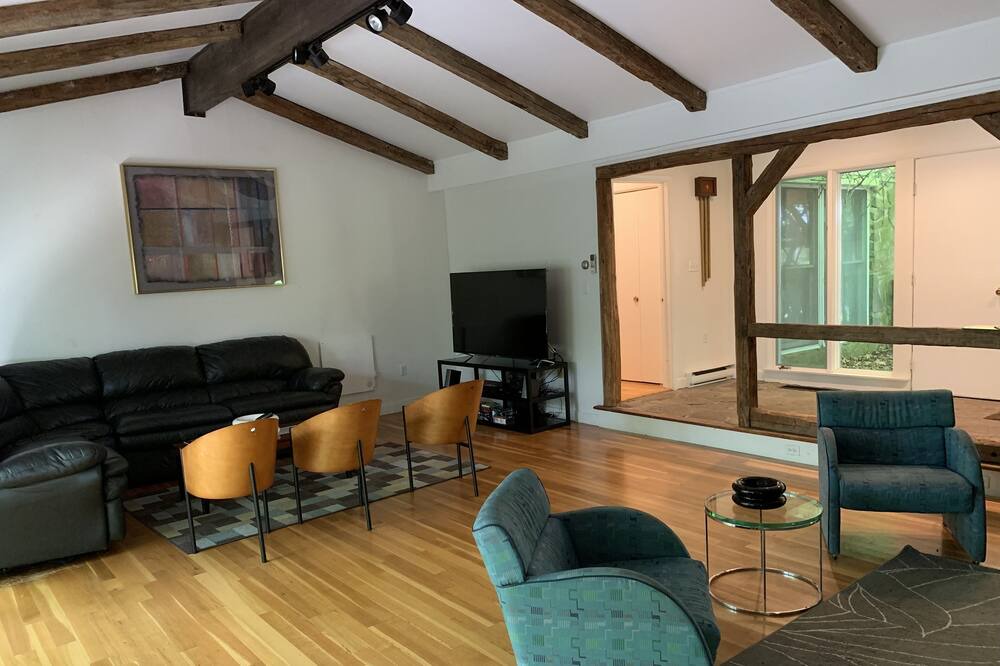 Photo of Livingroom in Town of Lloyd